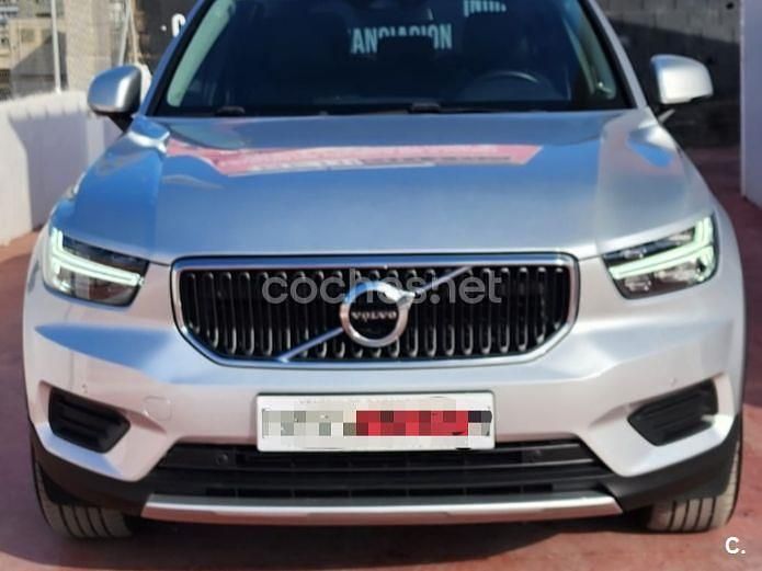 Usado Volvo XC40 Momentum 156 CV (114 kW) 2018 Gris / plata SUV