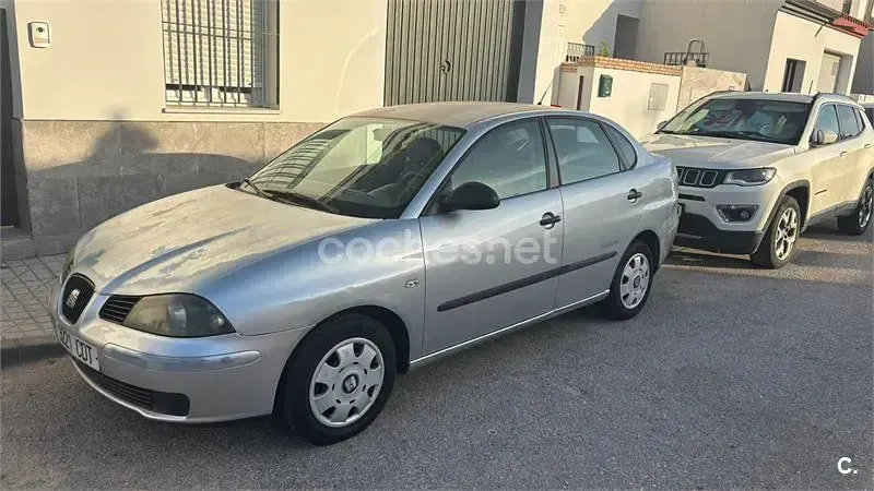 Usado Seat Cordoba 100 CV (73 kW) 2003 Gris / plata Berlina