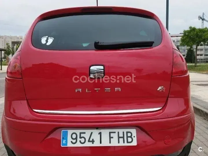 Usado Seat Altea Sport 140 CV (102 kW) 2006 Rojo Monovolumen