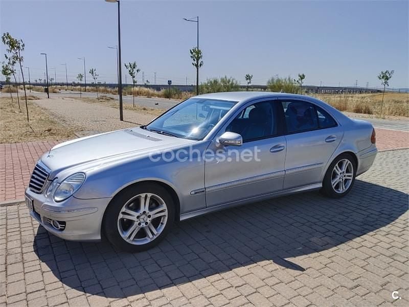 Usado Mercedes E280 Avantgarde 190 CV (139 kW) 2007 Gris / plata Berlina