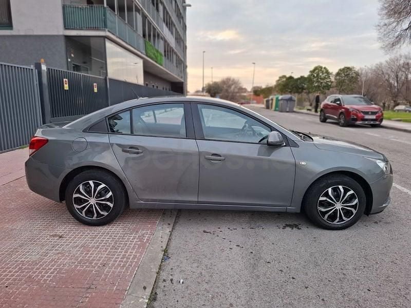 Usado Chevrolet Cruze LT 124 CV (91 kW) 2011 Gris / plata Berlina