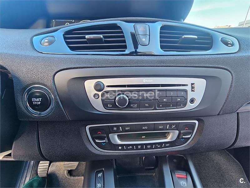 Usado Renault Grand Scénic III LIMITED 130 CV (95 kW) 2014 Gris / plata Monovolumen