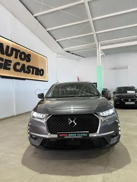Usado DS Automobiles DS7 Crossback So Chic 130 CV (95 kW) 2021 Gris / plata SUV