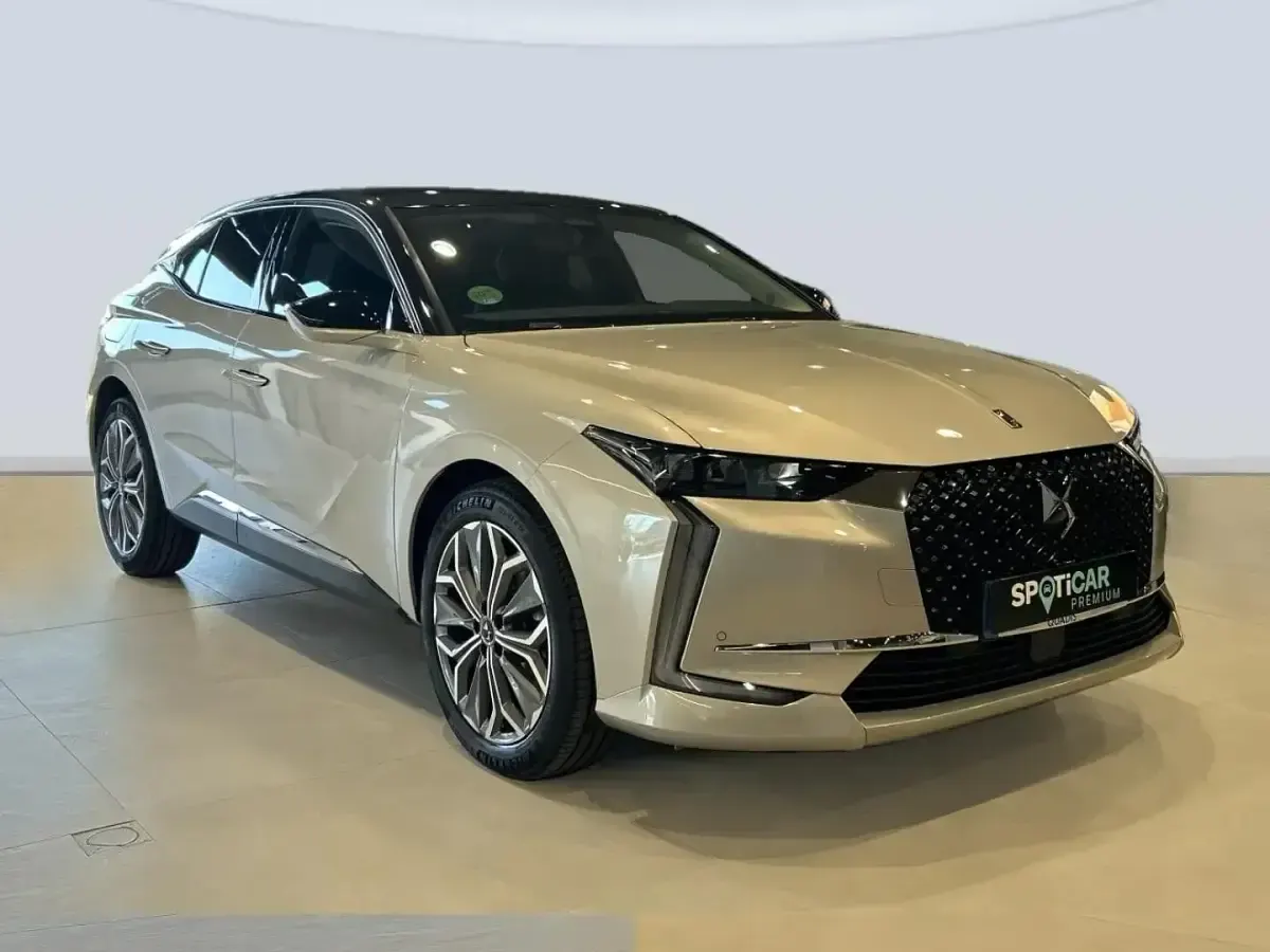 Usado DS Automobiles DS4 Trocadero 130 CV (95 kW) 2022 Gris SUV