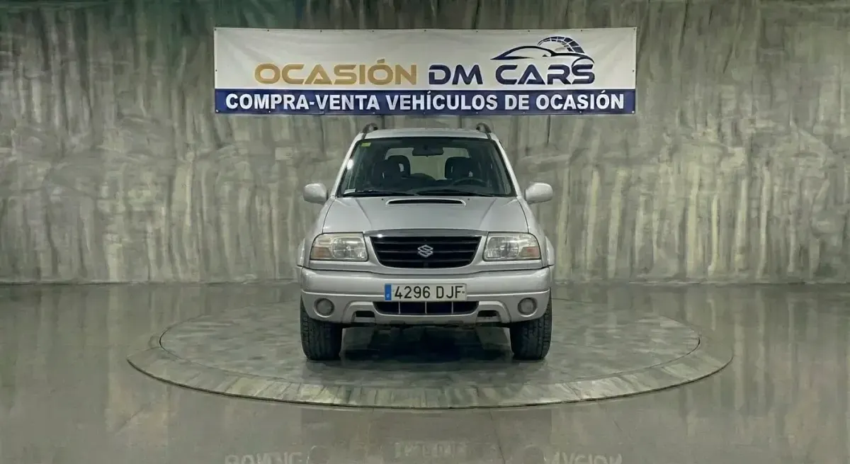 Usado Suzuki Grand Vitara 110 CV (80 kW) 2005 Gris Utilitario