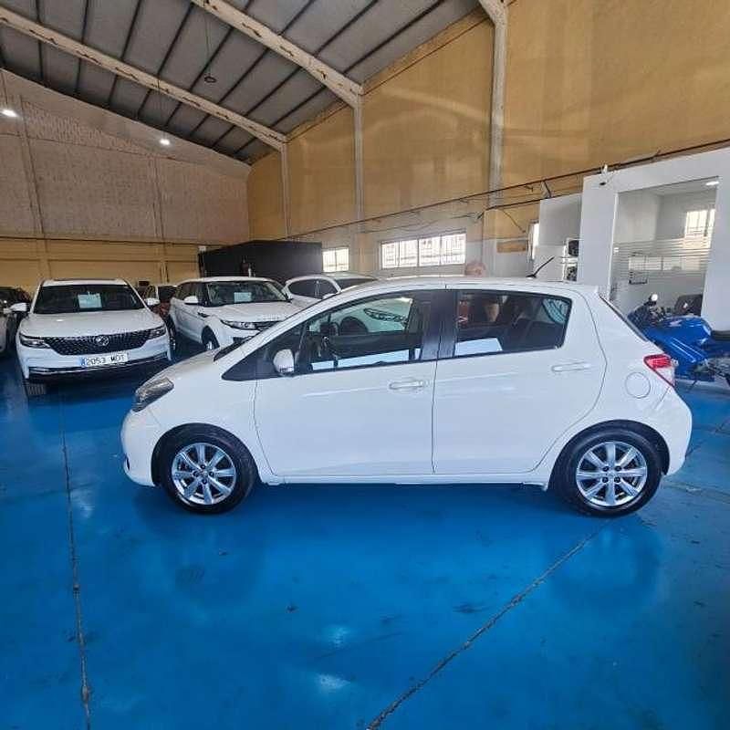 Usado Toyota Yaris Sol 101 CV (74 kW) 2012 Blanco Utilitario