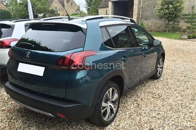 Usado Peugeot 2008 Allure 110 CV (80 kW) 2018 Verde SUV