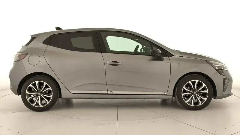 Usado Renault Clio V Techno 101 CV (74 kW) 2025 Gris Berlina