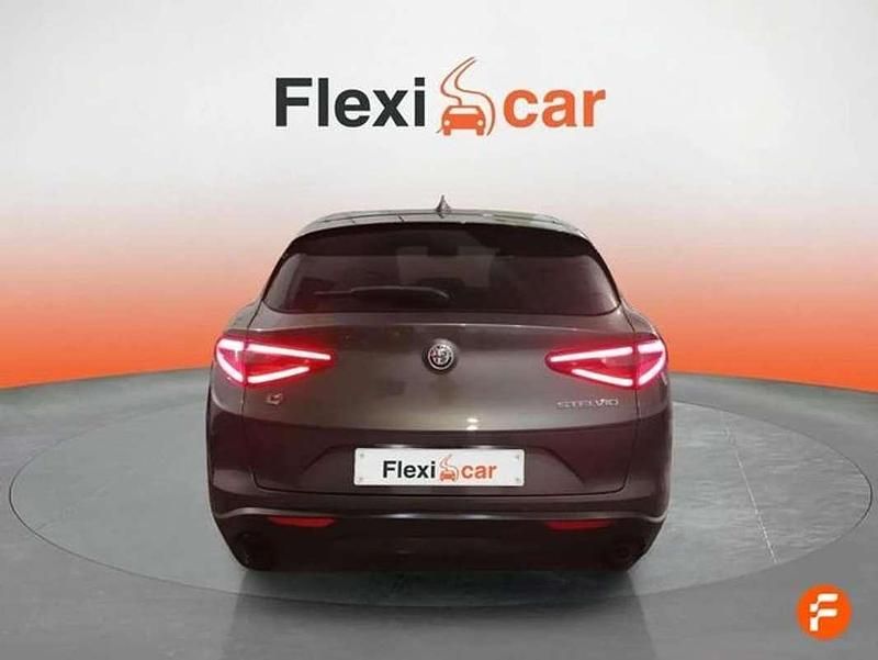 Usado Alfa Romeo Stelvio Sprint 190 CV (139 kW) 2022 Gris SUV