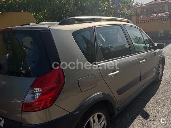 Usado Renault Scénic II 105 CV (77 kW) 2008 Beige Monovolumen