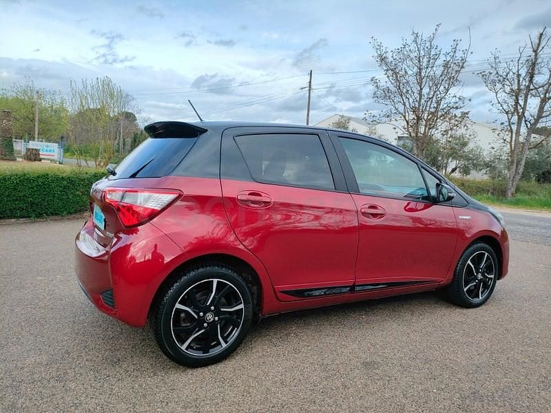 Usado Toyota Yaris Hybrid Edition 100 CV (73 kW) 2017 Rojo Berlina