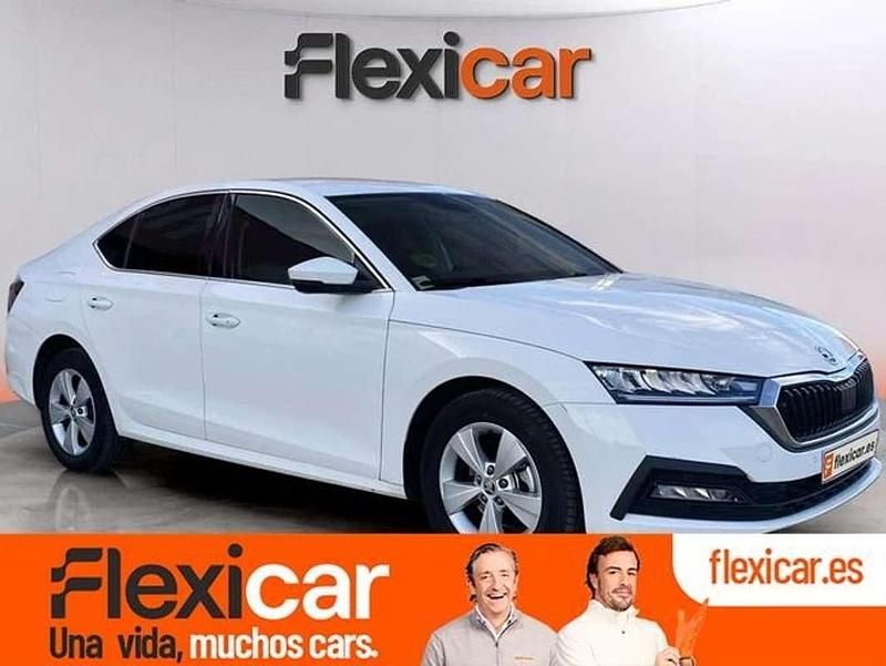 Blanco Usado 2022 Skoda Octavia Ambition Utilitario | 17.490 € (Precio justo) - Imagen 1/4