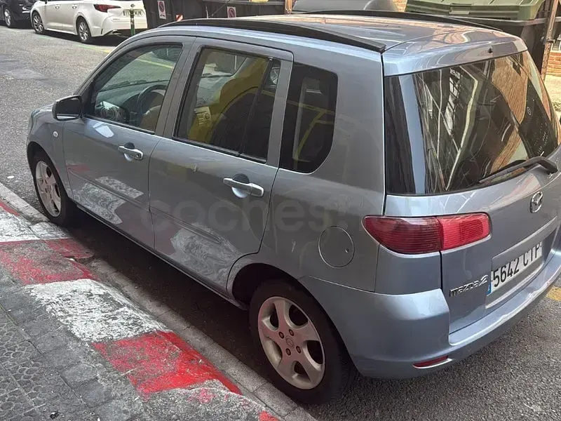 Usado Mazda 2 Sportive 68 CV (50 kW) 2004 Gris / plata Utilitario