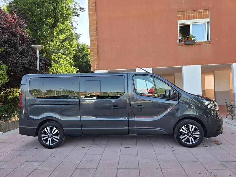 Usado Renault Trafic Equilibre 150 CV (110 kW) 2022 Gris / plata Monovolumen
