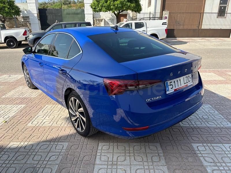 Usado Skoda Octavia Style 150 CV (110 kW) 2022 Azul Berlina