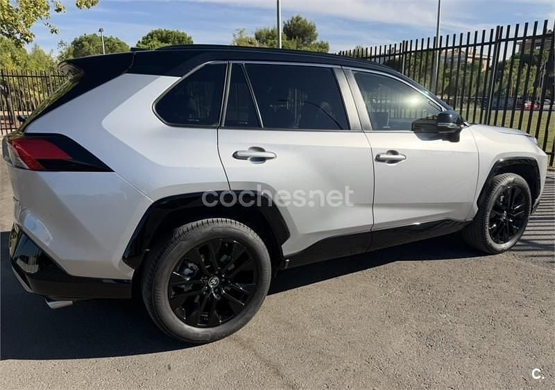 Usado Toyota RAV4 Hybrid Style 218 CV (160 kW) 2023 Gris / plata SUV
