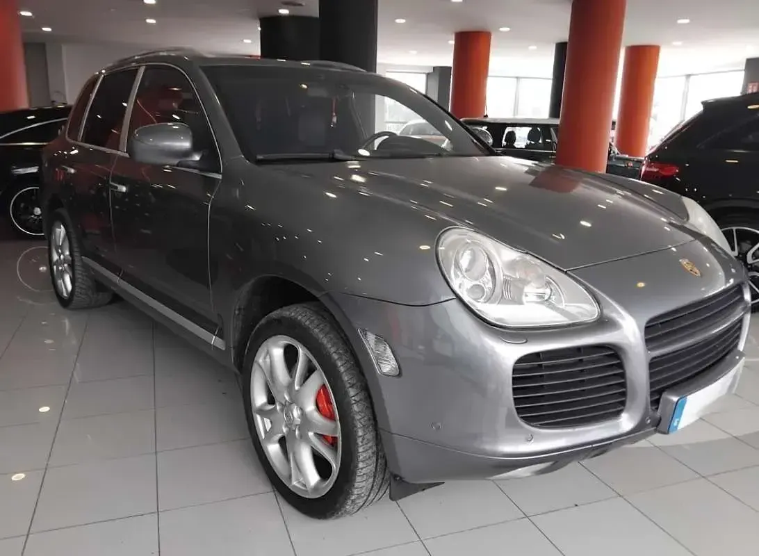 Usado Porsche Cayenne Turbo 450 CV (330 kW) 2003 Gris / plata SUV