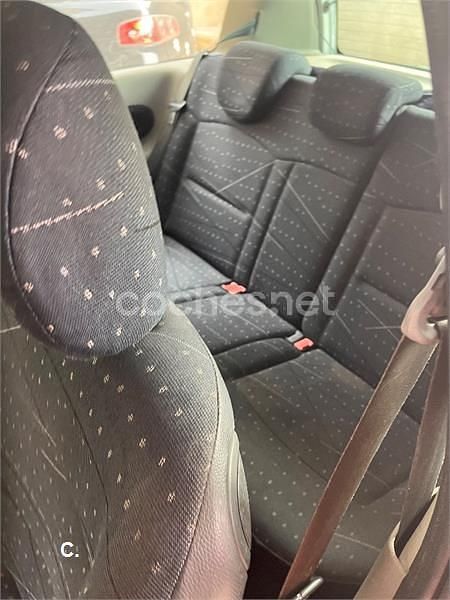 Usado Renault Clio II 75 CV (55 kW) 2001 Blanco Berlina