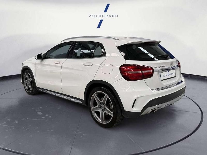 Usado Mercedes GLA180 AMG line 122 CV (89 kW) 2018 Blanco SUV