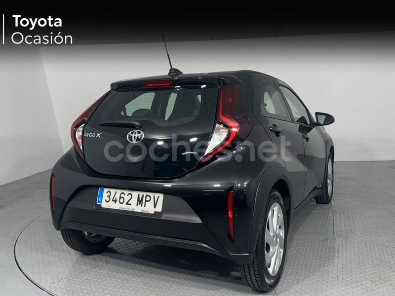 Usado Toyota Aygo X Play 72 CV (52 kW) 2024 Negro SUV