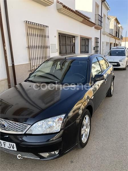 Usado Ford Mondeo Ghia 130 CV (95 kW) 2007 Negro Berlina