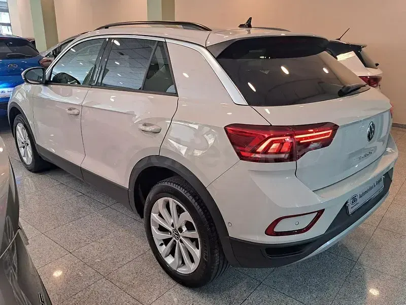 Usado VW T-Roc Life 150 CV (110 kW) 2023 Beige SUV