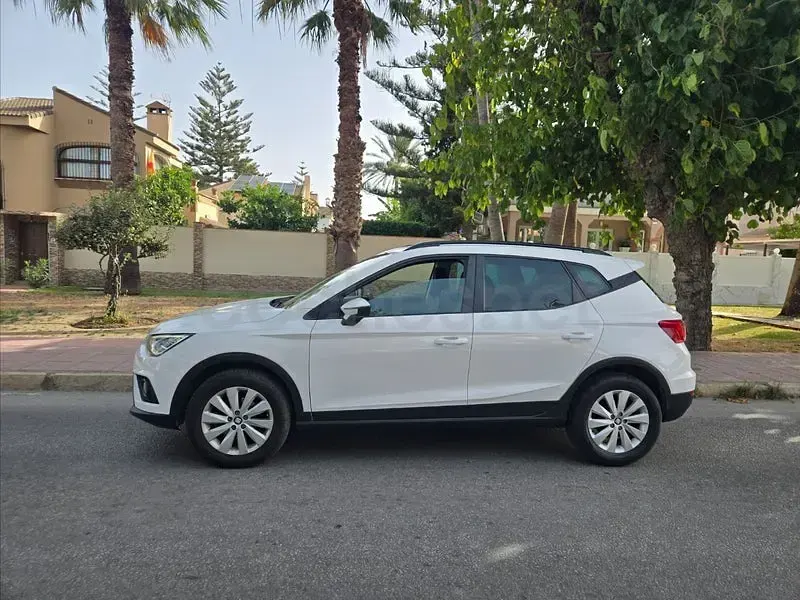 Usado Seat Arona Reference 95 CV (69 kW) 2018 Blanco SUV