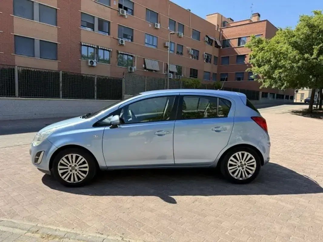 Usado Opel Corsa Selective 86 CV (63 kW) 2014 Azul Utilitario