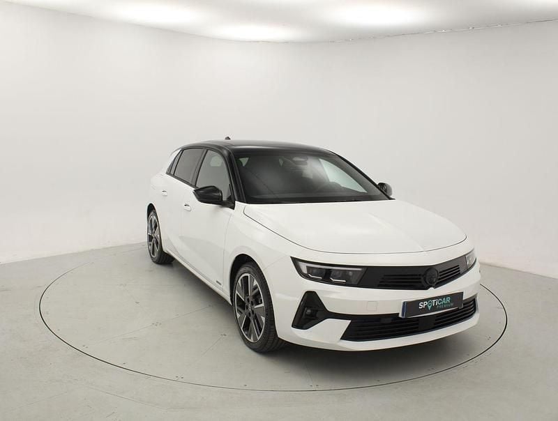 Blanco Usado 2023 Opel Astra Berlina | 24.500 € (Buen precio) - Imagen 1/4