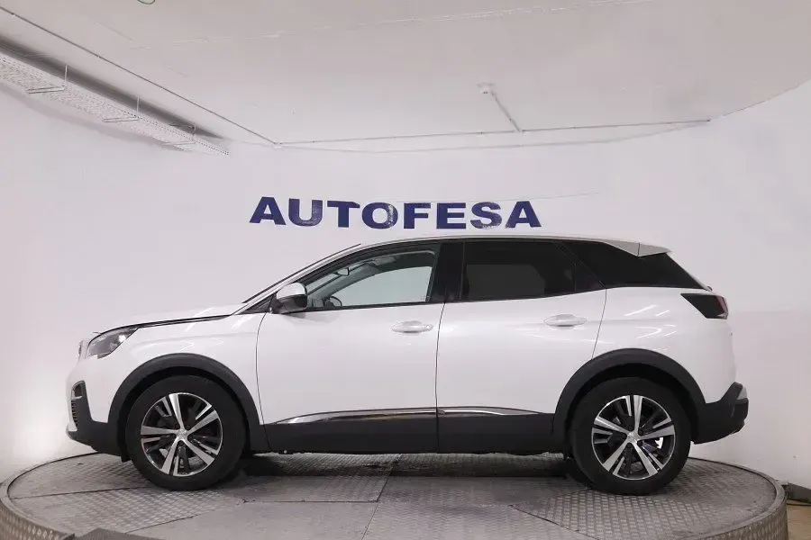 Usado Peugeot 3008 Allure 130 CV (95 kW) 2021 Blanco SUV