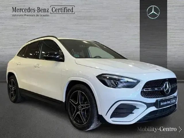 Usado Mercedes GLA200 150 CV (110 kW) 2024 Blanco polar SUV