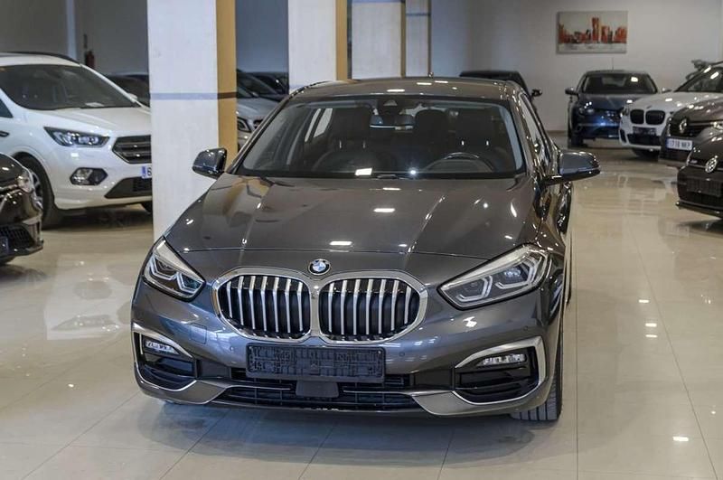 Usado BMW 120 Luxury Line 190 CV (139 kW) 2021 Gris Utilitario