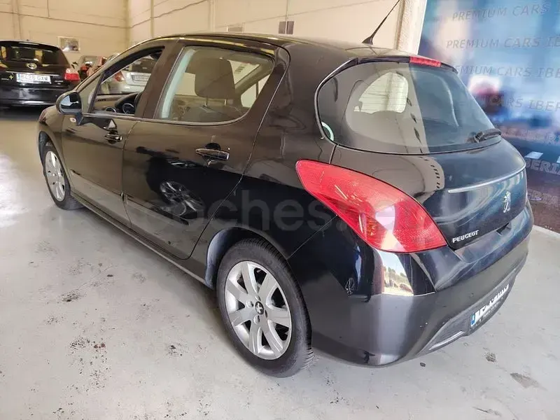 Usado Peugeot 308 Active 112 CV (82 kW) 2012 Negro Berlina