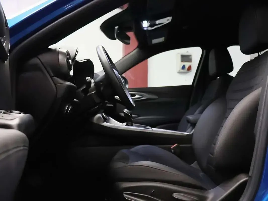 Usado Alfa Romeo Tonale Sprint 2023 Azul SUV