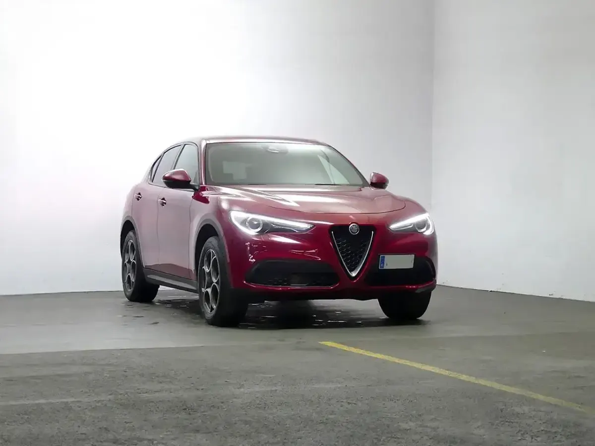 Usado Alfa Romeo Stelvio Sprint 200 CV (147 kW) 2020 Rojo SUV