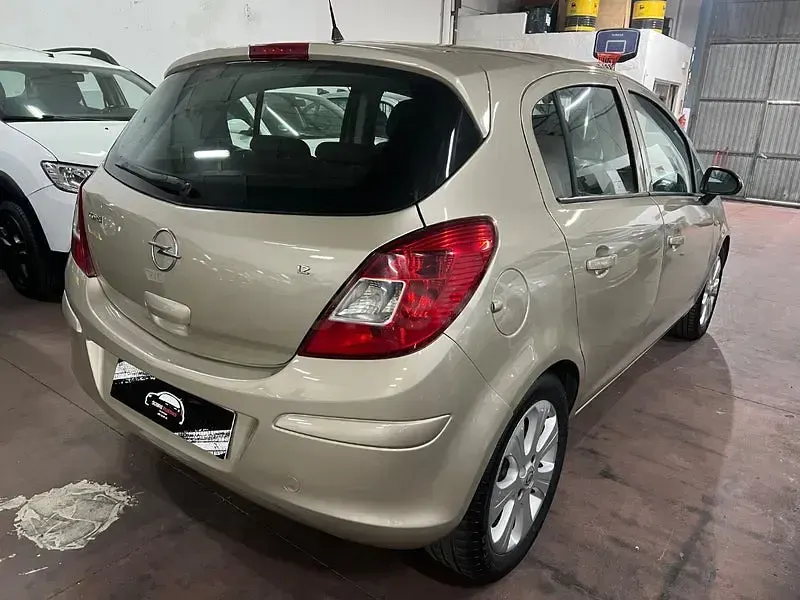 Usado Opel Corsa Cosmo 80 CV (58 kW) 2008 Beige Utilitario