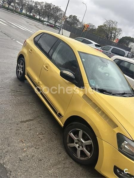 Usado VW Polo Advance 85 CV (62 kW) 2010 Amarillo Utilitario