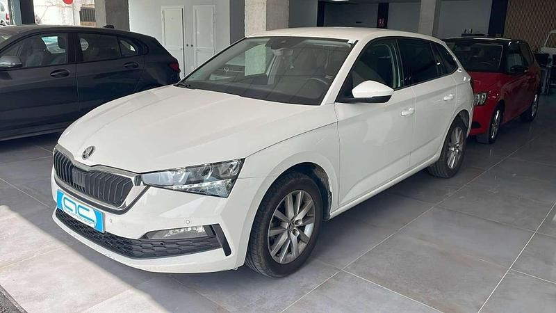 Usado Skoda Scala Ambition 95 CV (69 kW) 2022 Blanco Utilitario