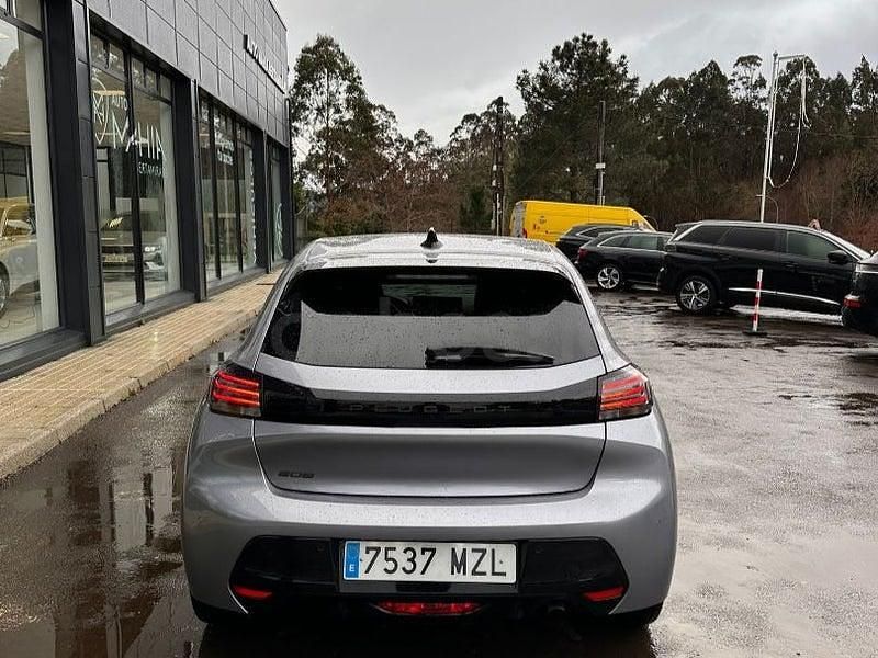 Usado Peugeot 208 Allure 100 CV (73 kW) 2025 Gris / plata Utilitario