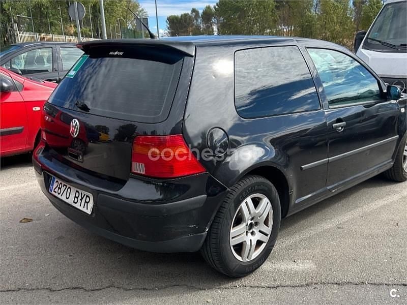 Usado VW Golf IV Highline 105 CV (77 kW) 2002 Negro Berlina