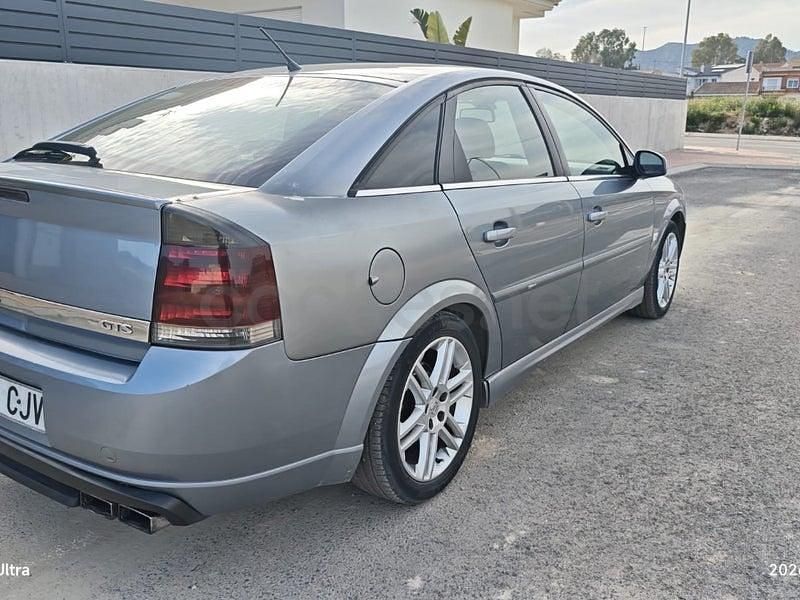 Usado Opel Vectra Essentia 100 CV (73 kW) 2004 Gris / plata Berlina