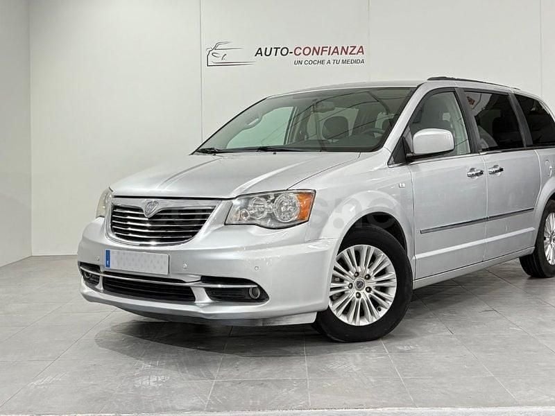 Usado Lancia Voyager Platinum 178 CV (130 kW) 2013 Gris / plata Monovolumen