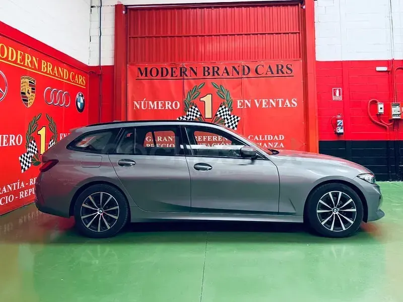 Usado BMW 318 Comfort Edition 150 CV (110 kW) 2023 Gris / plata Familiar