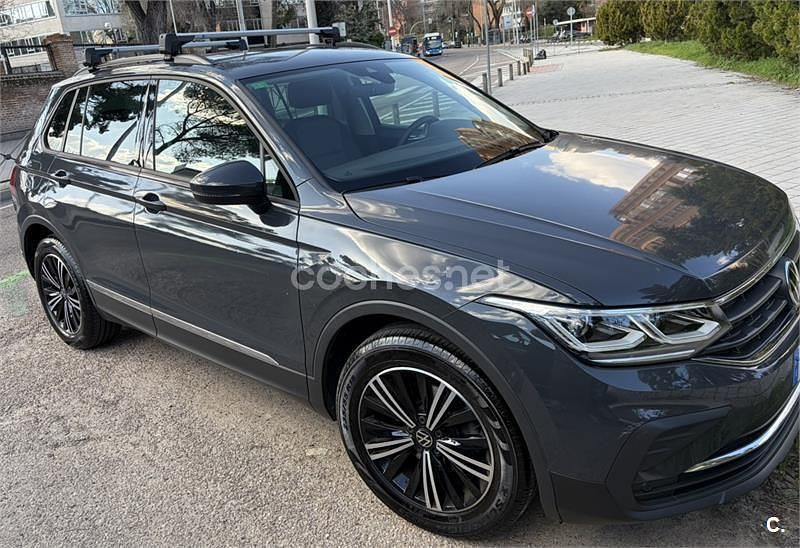 Usado VW Tiguan Life 130 CV (95 kW) 2022 Gris / plata SUV
