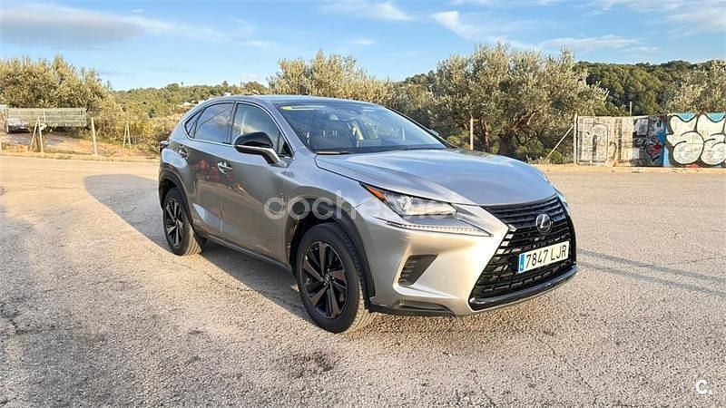Usado Lexus NX300h Sport Line 197 CV (144 kW) 2020 Gris / plata SUV