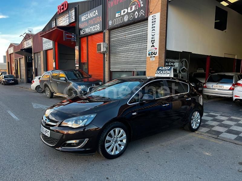 Usado Opel Astra Excellence 130 CV (95 kW) 2013 Marrón Berlina