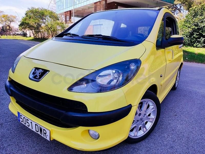 Usado Peugeot 1007 70 CV (51 kW) 2006 Amarillo Monovolumen