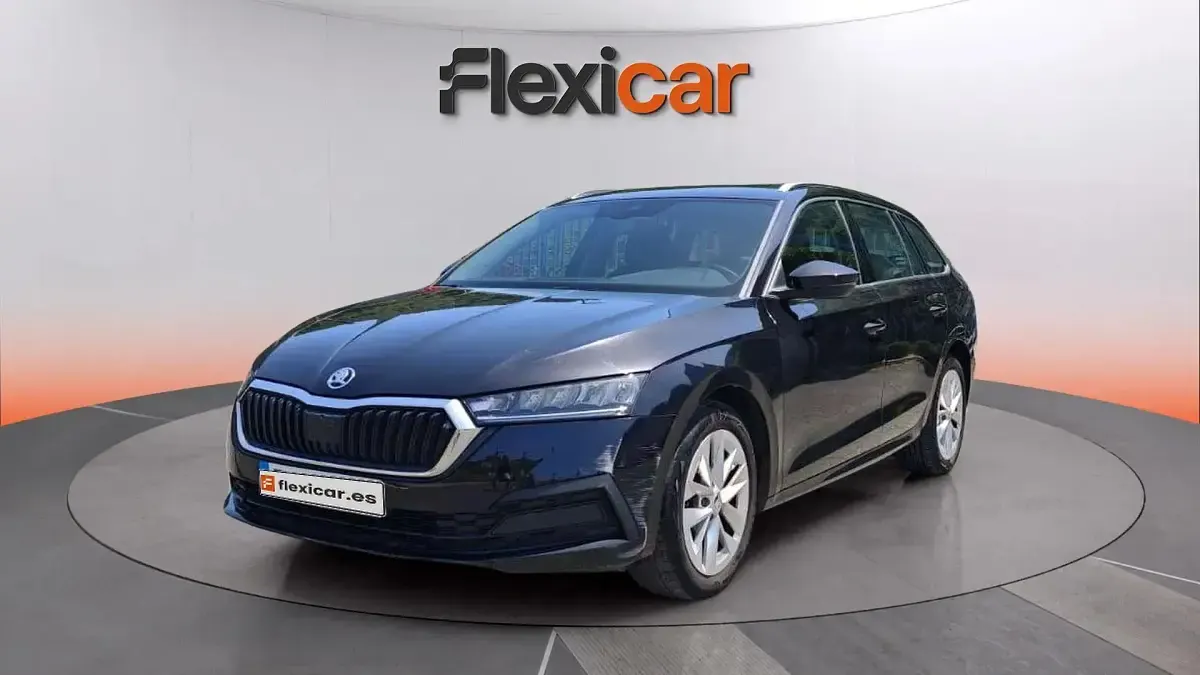 Usado Skoda Octavia 110 CV (80 kW) 2022 Negro Familiar