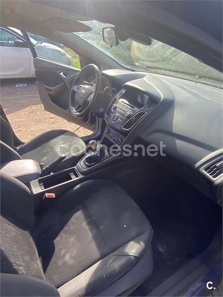 Usado Ford Focus Trend 120 CV (88 kW) 2016 Azul Familiar
