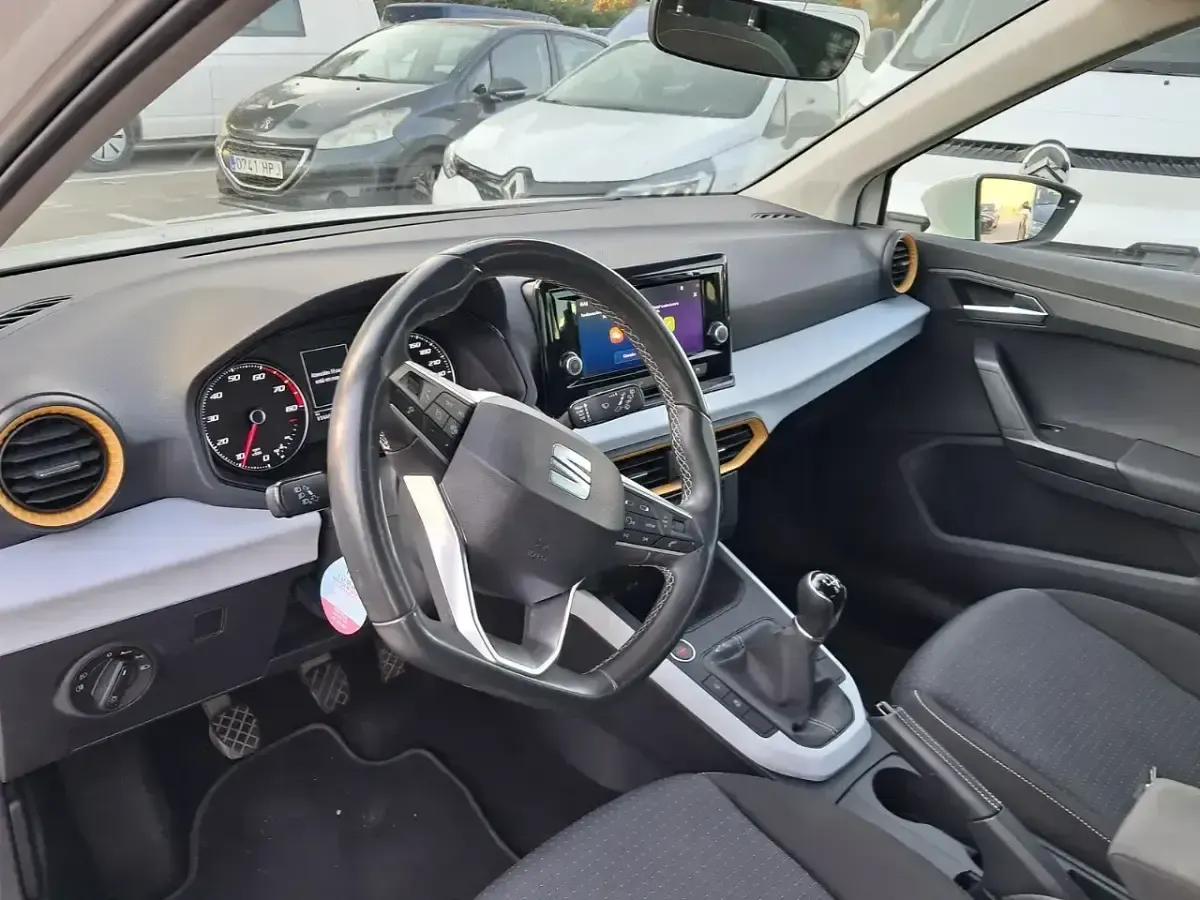 Usado Seat Arona Style 115 CV (84 kW) 2023 Blanco SUV